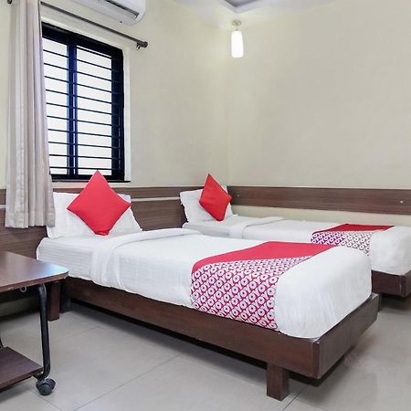 Oyo 30537 Hotel Megharaj Bijāpur Exteriör bild