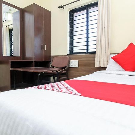 Oyo 30537 Hotel Megharaj Bijāpur Exteriör bild