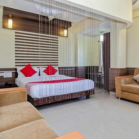 Oyo 30537 Hotel Megharaj Bijāpur Exteriör bild