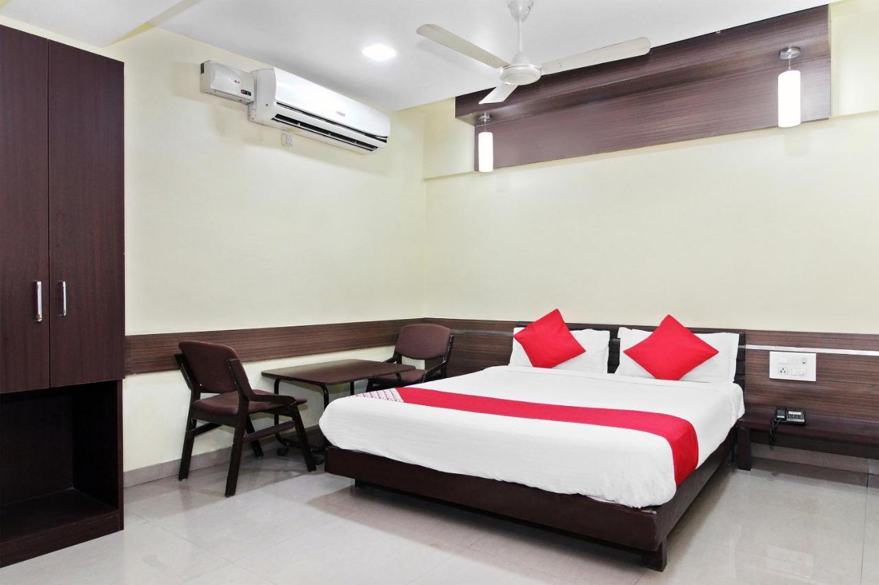 Oyo 30537 Hotel Megharaj Bijāpur Exteriör bild