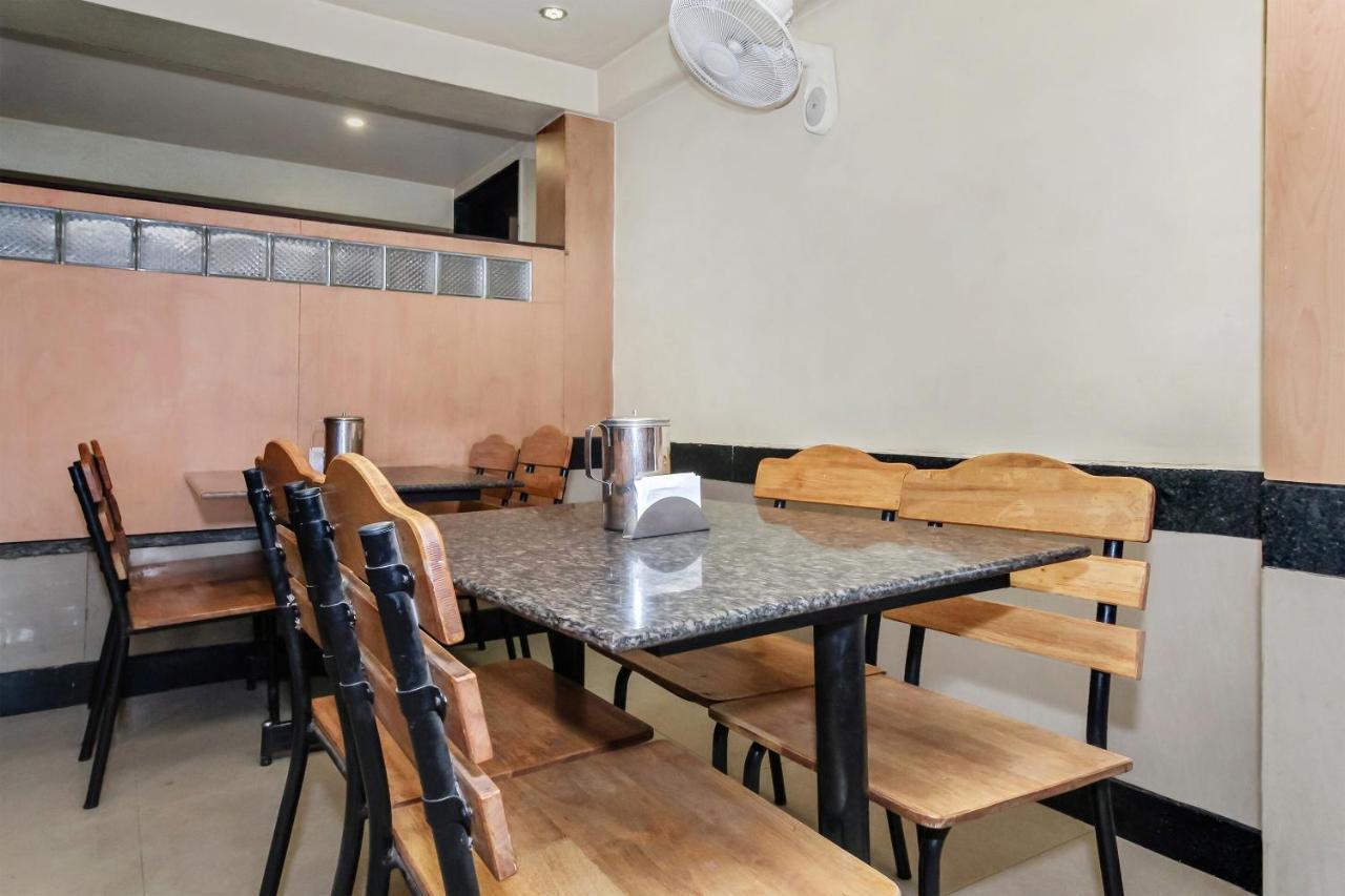 Oyo 30537 Hotel Megharaj Bijāpur Exteriör bild