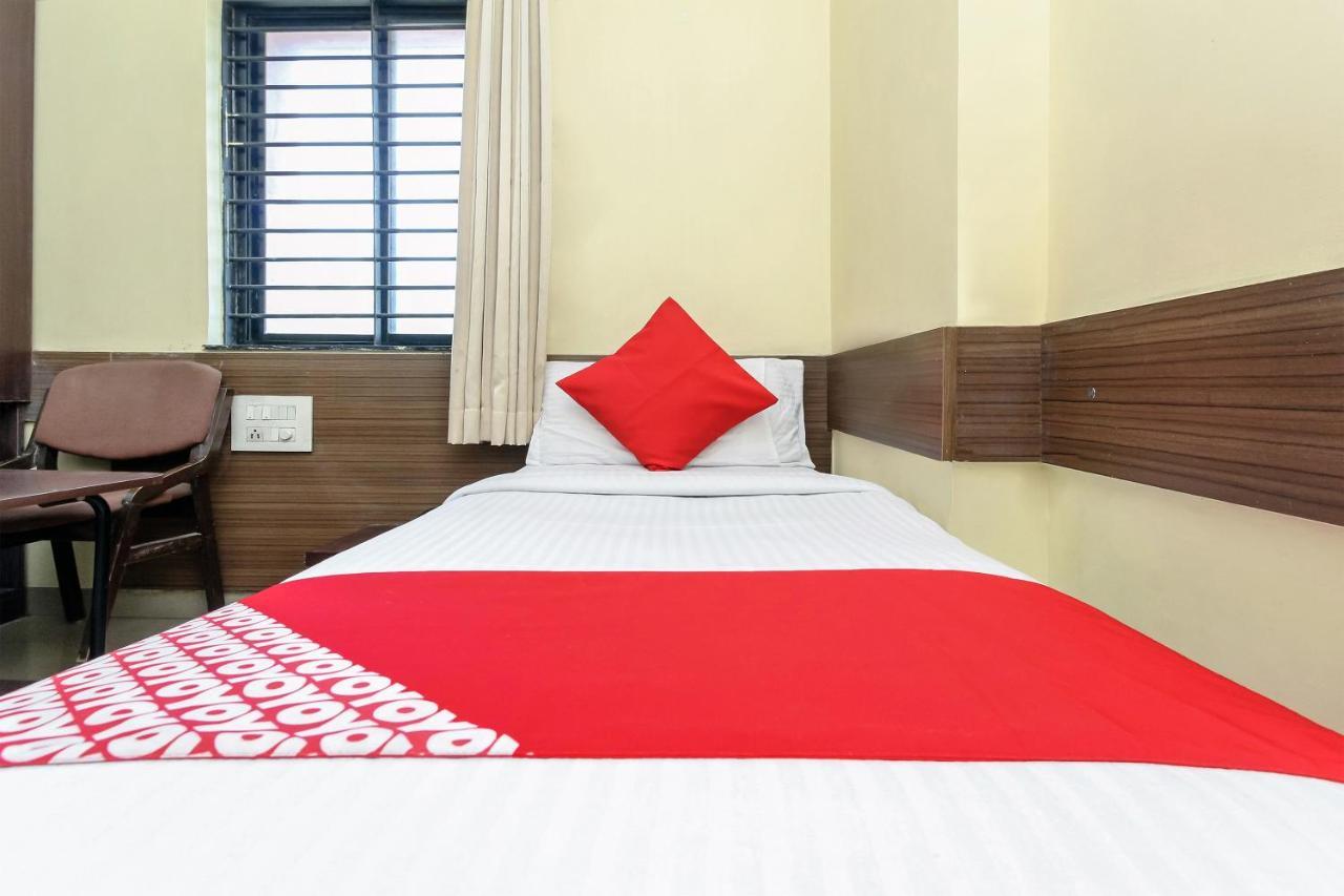Oyo 30537 Hotel Megharaj Bijāpur Exteriör bild