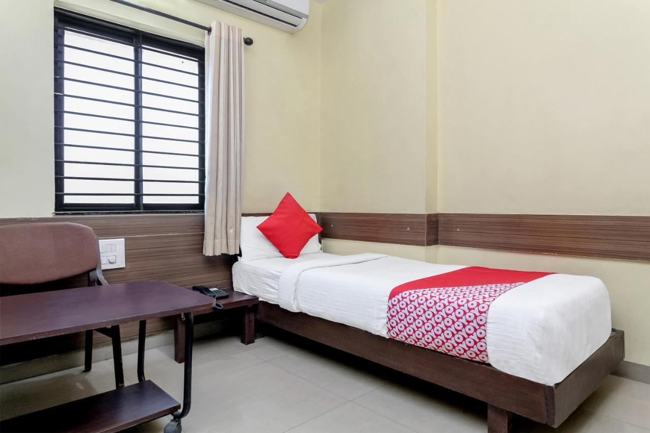 Oyo 30537 Hotel Megharaj Bijāpur Exteriör bild