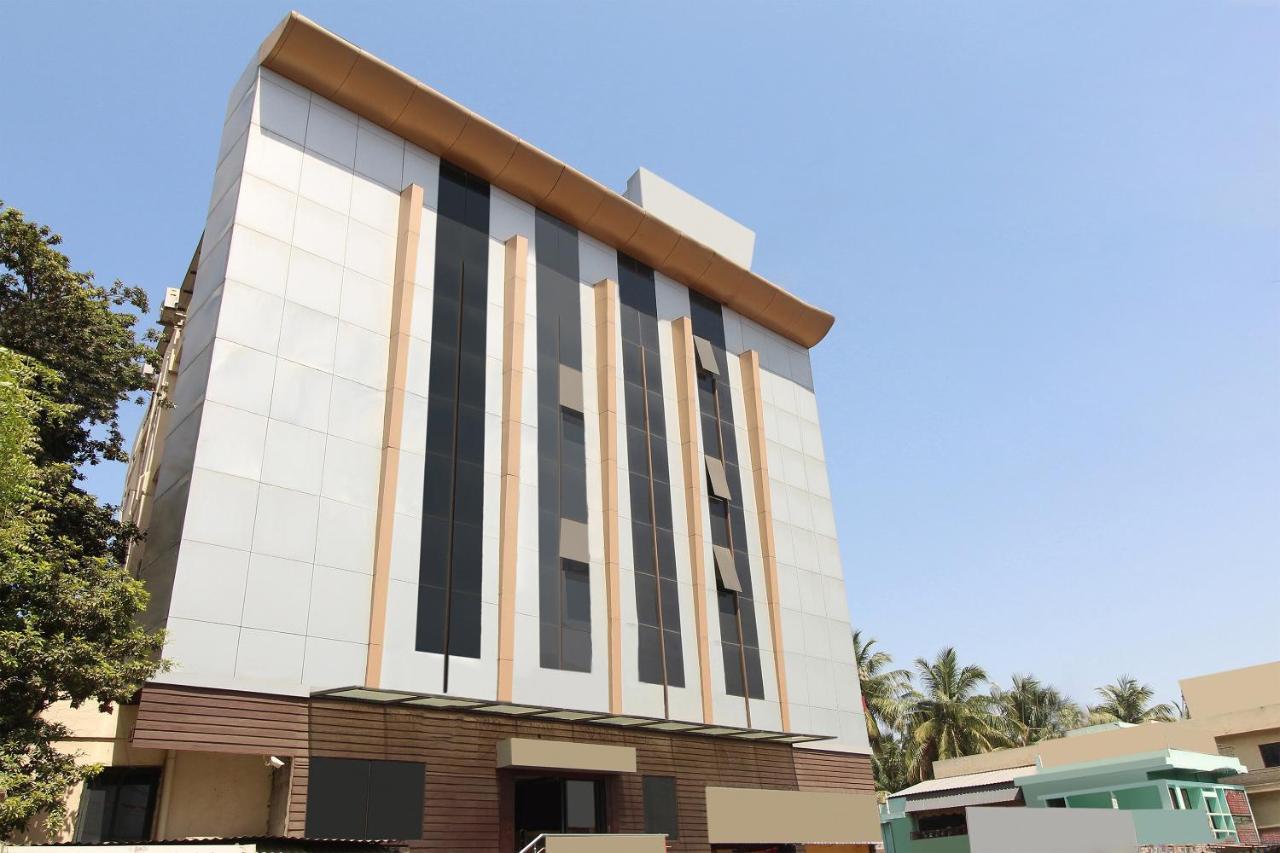 Oyo 30537 Hotel Megharaj Bijāpur Exteriör bild