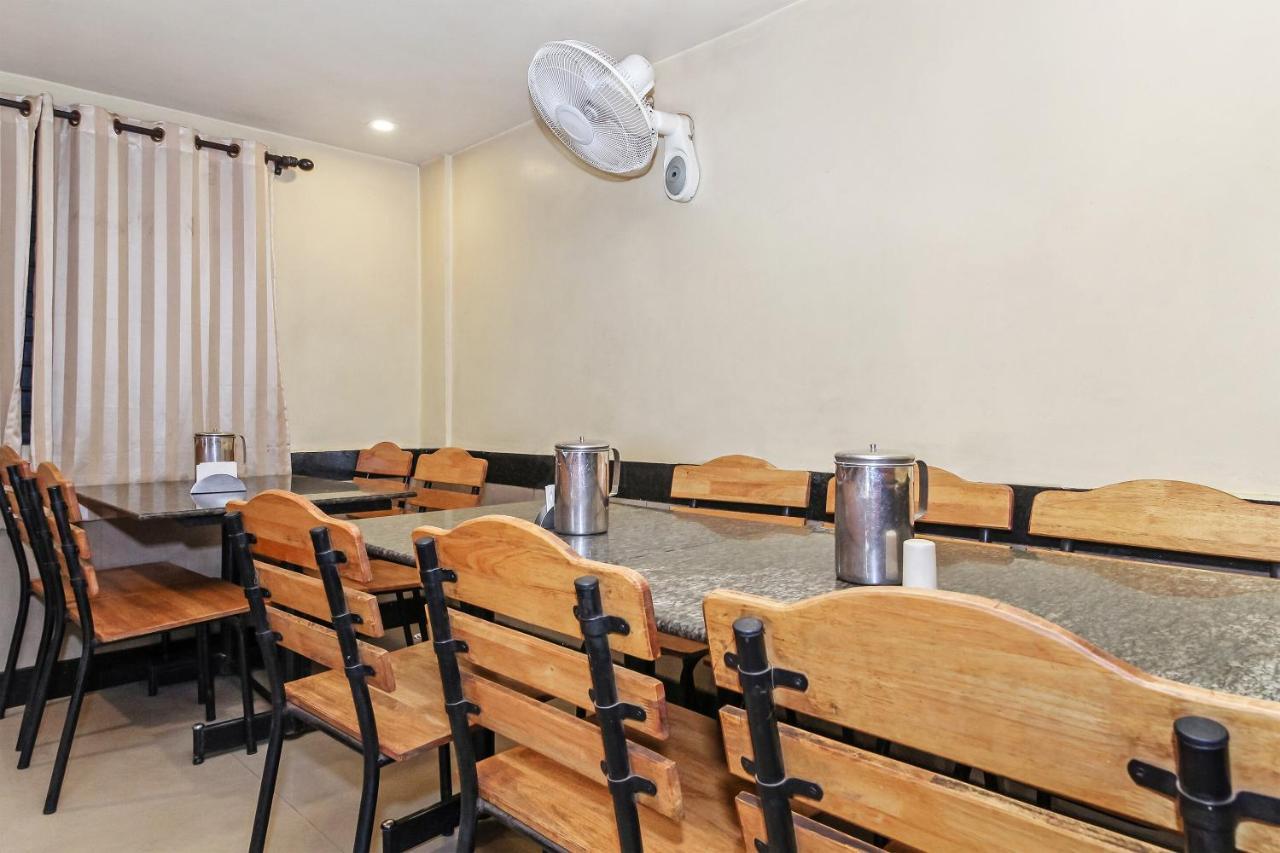 Oyo 30537 Hotel Megharaj Bijāpur Exteriör bild