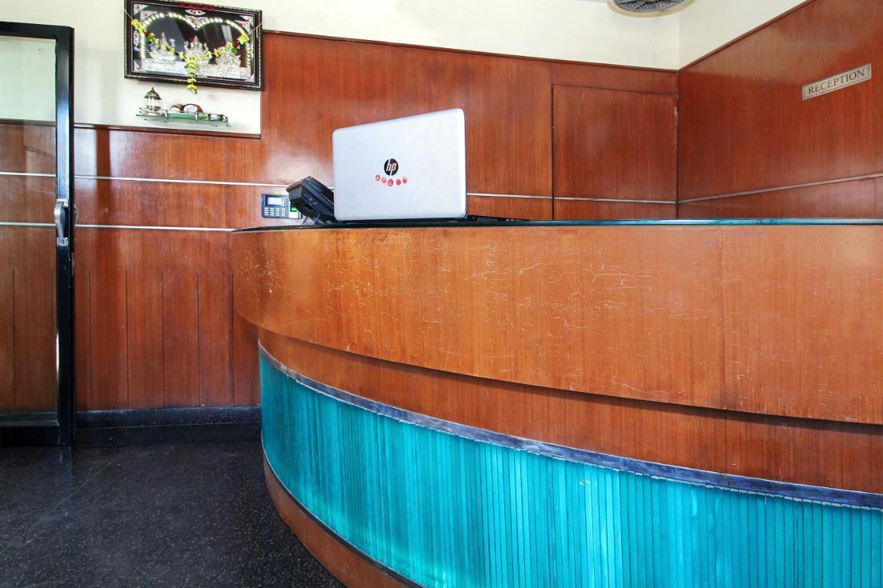 Oyo 30537 Hotel Megharaj Bijāpur Exteriör bild
