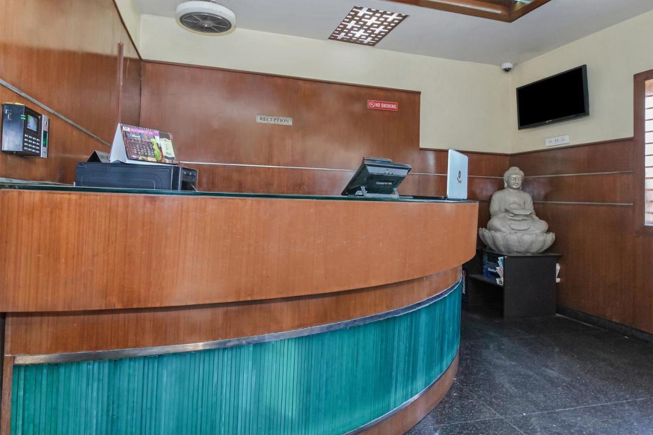 Oyo 30537 Hotel Megharaj Bijāpur Exteriör bild