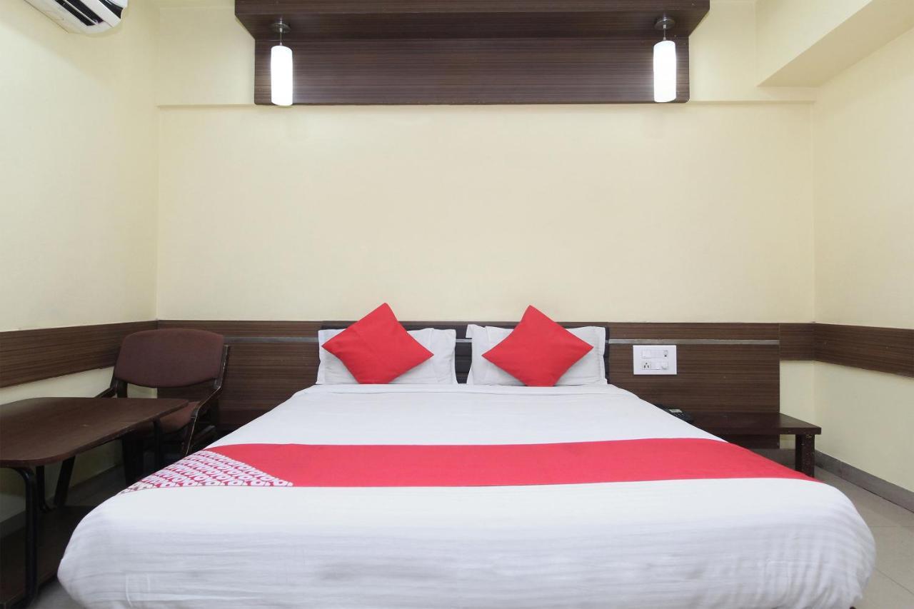 Oyo 30537 Hotel Megharaj Bijāpur Exteriör bild