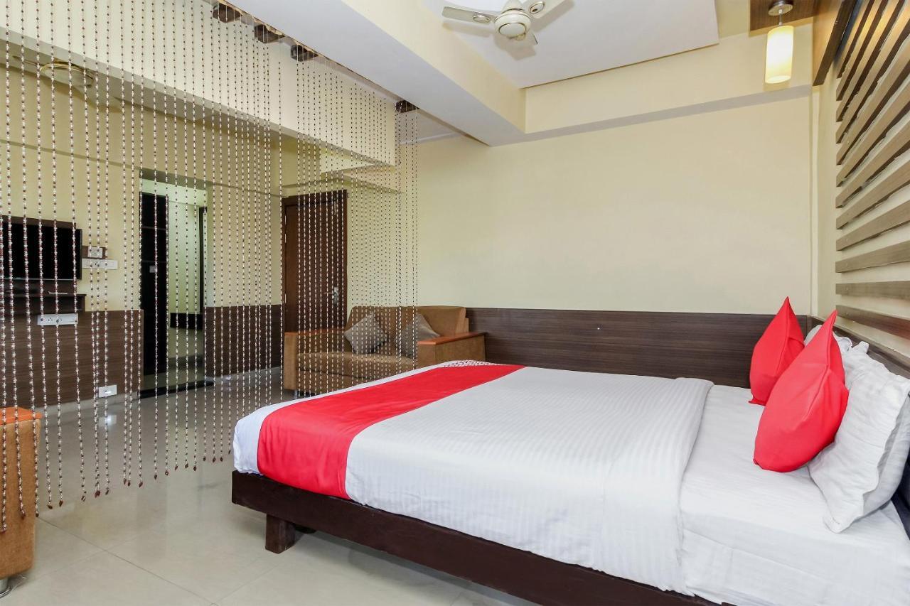 Oyo 30537 Hotel Megharaj Bijāpur Exteriör bild