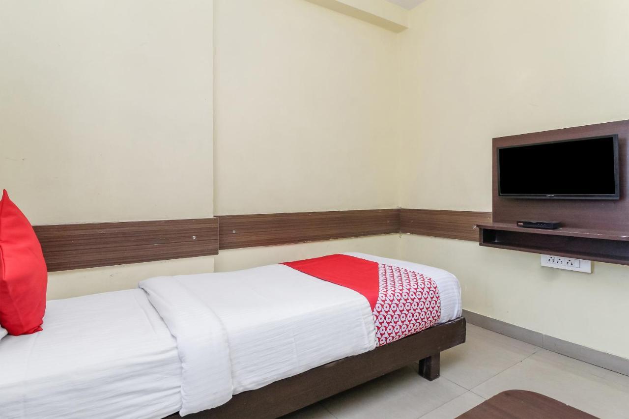 Oyo 30537 Hotel Megharaj Bijāpur Exteriör bild