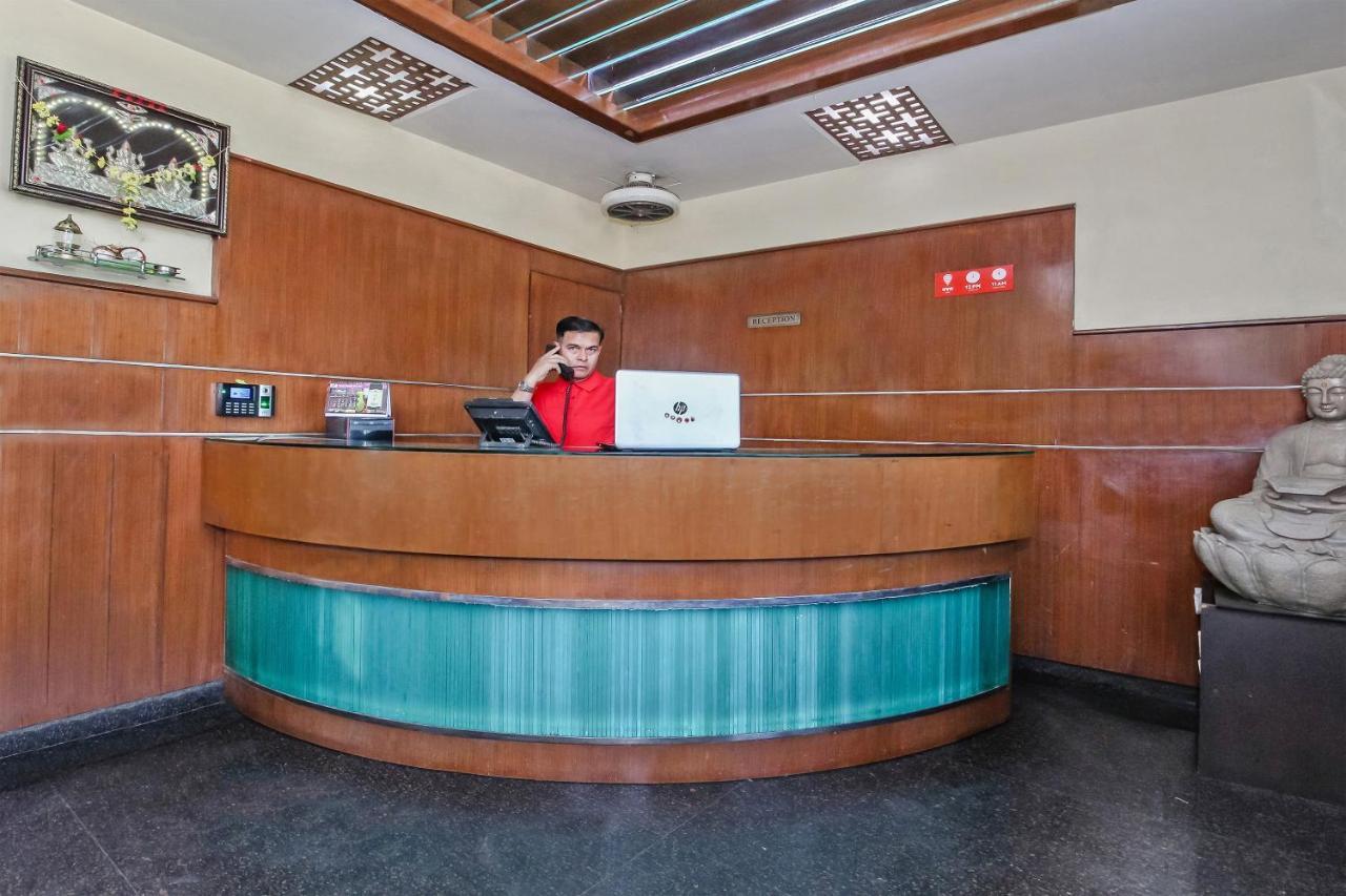 Oyo 30537 Hotel Megharaj Bijāpur Exteriör bild
