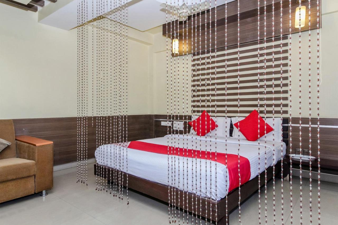 Oyo 30537 Hotel Megharaj Bijāpur Exteriör bild